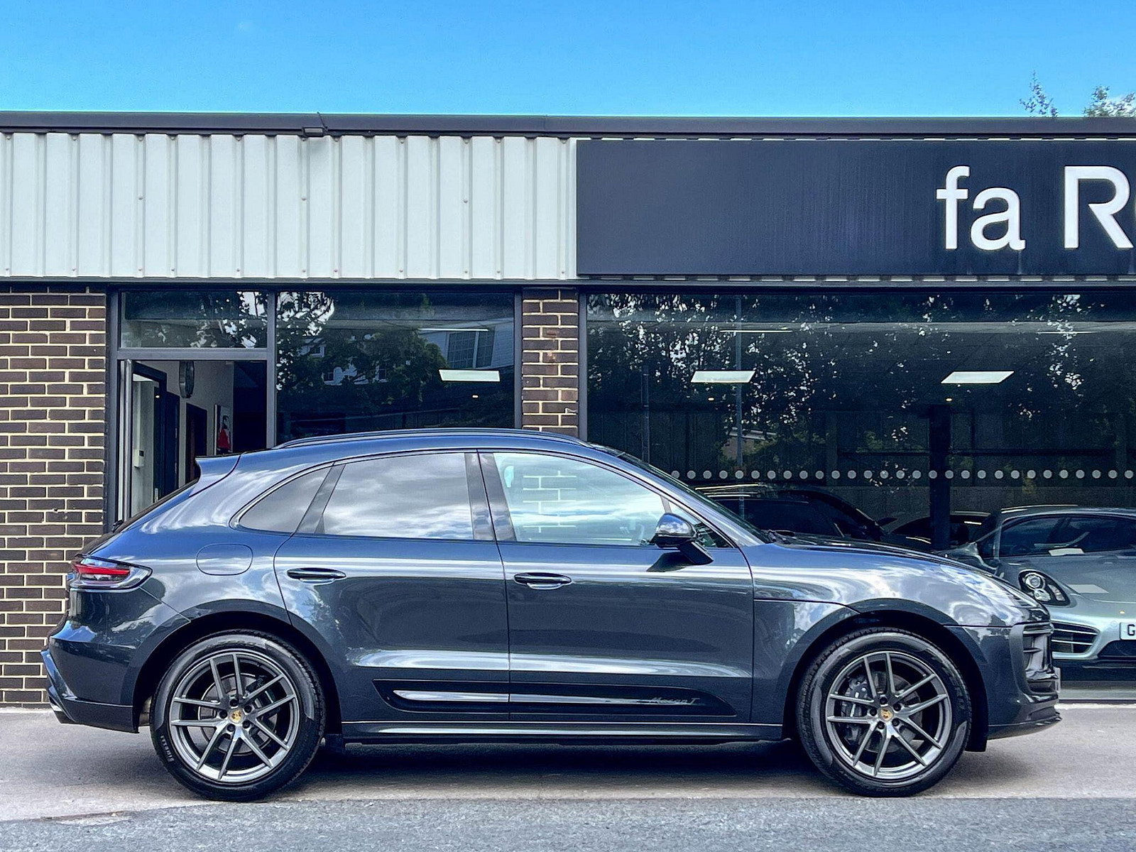Porsche Macan 2.0T 'T' PDK 265ps 5dr Automatic 2024