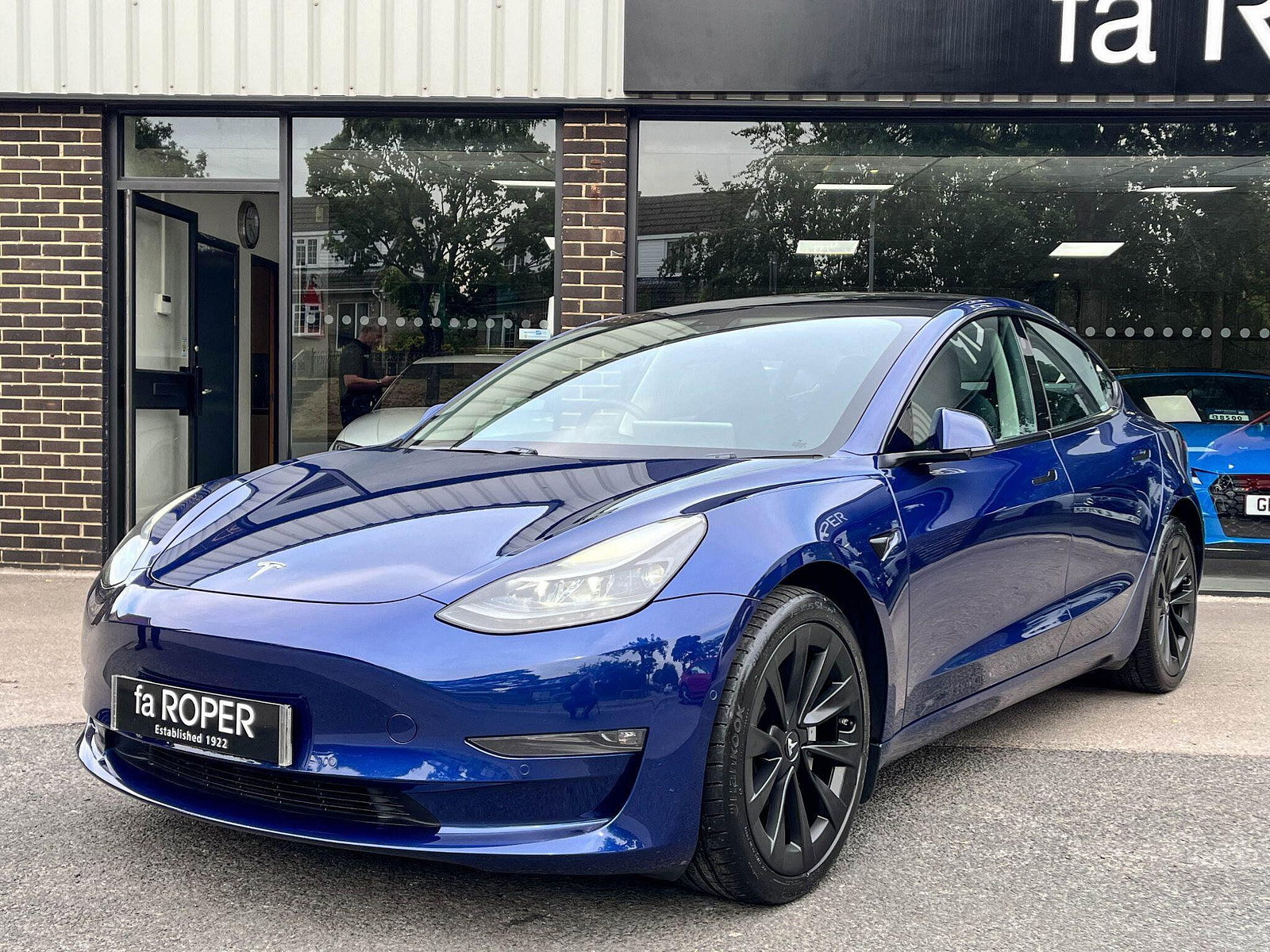 Tesla Model 3 (Dual Motor) Long Range Auto 4WDE 4dr 4dr Automatic 2021