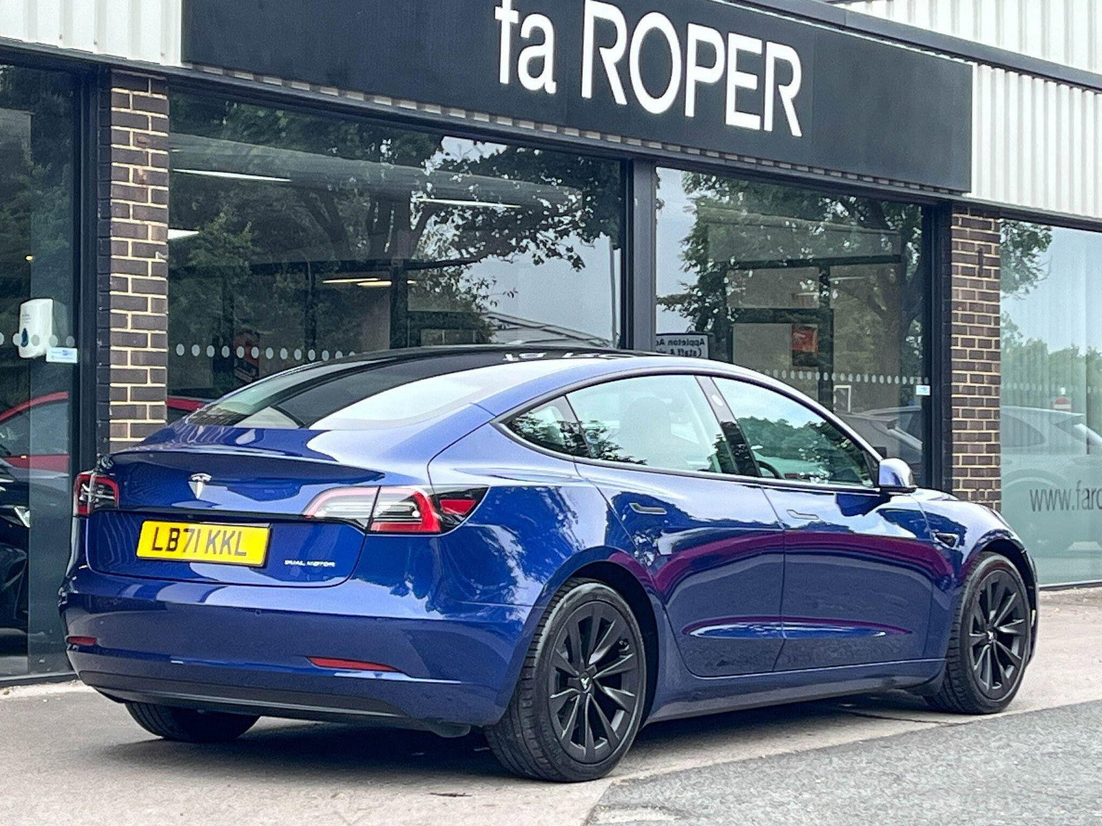 Tesla Model 3 (Dual Motor) Long Range Auto 4WDE 4dr 4dr Automatic 2021