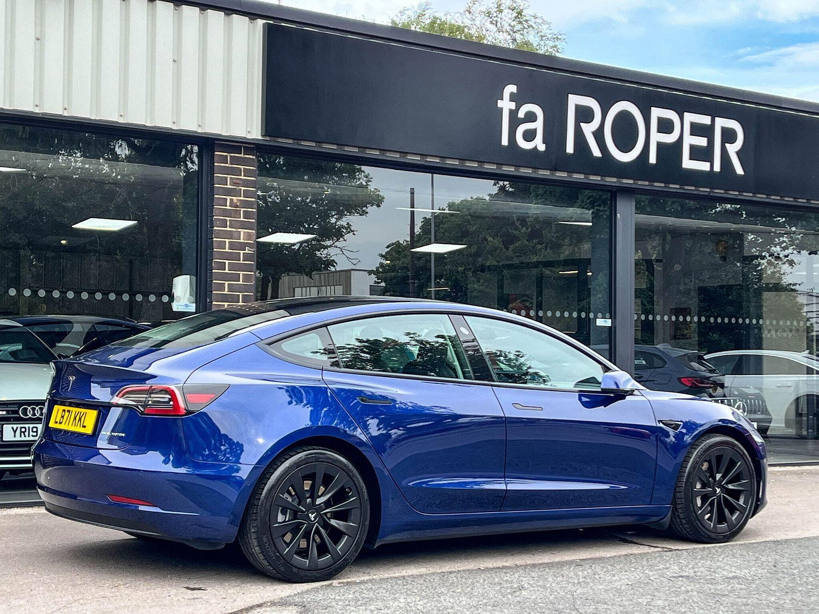 Tesla Model 3 (Dual Motor) Long Range Auto 4WDE 4dr 4dr Automatic 2021