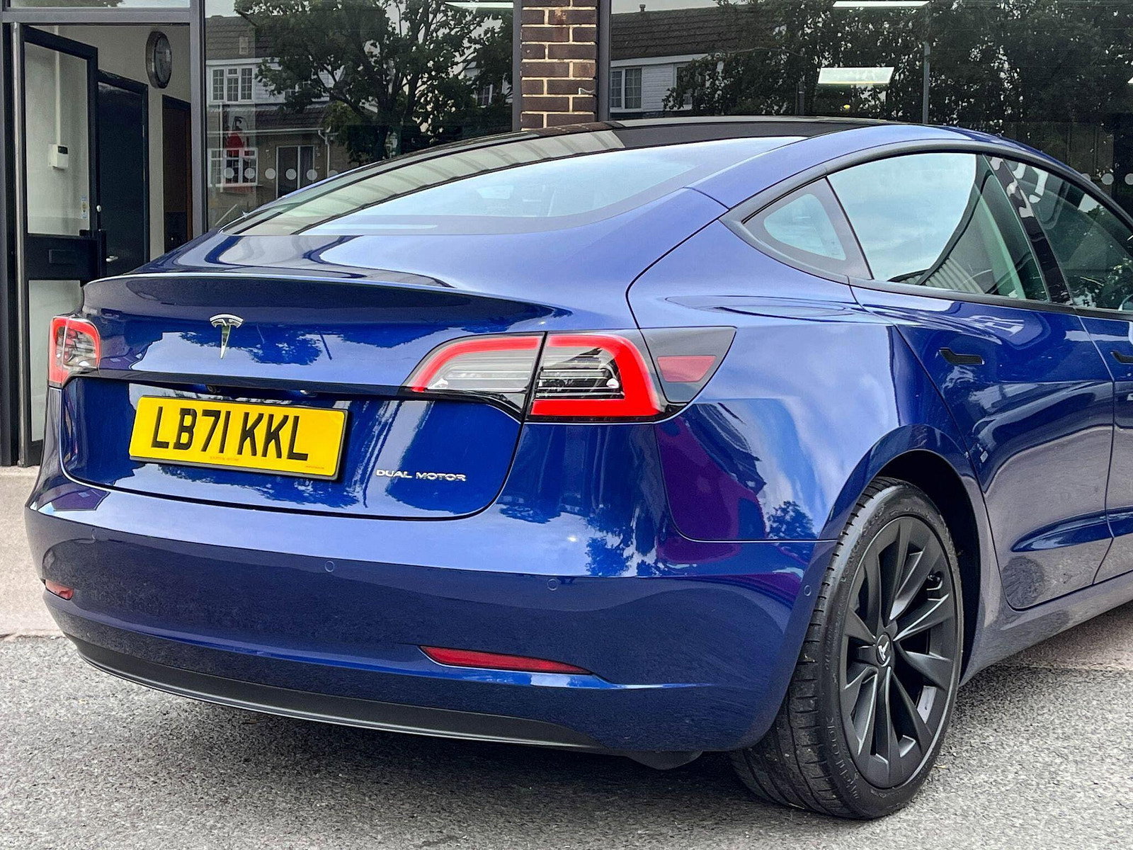 Tesla Model 3 (Dual Motor) Long Range Auto 4WDE 4dr 4dr Automatic 2021
