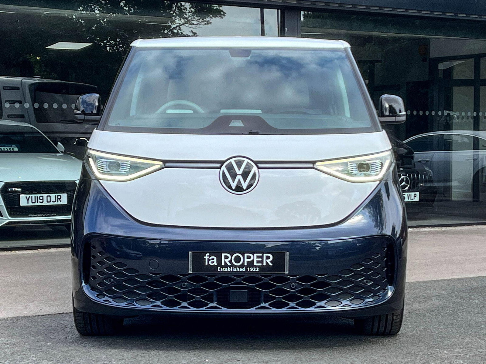 Volkswagen ID. Buzz Pro 77kWh Style Auto 5dr 5dr Automatic 2023