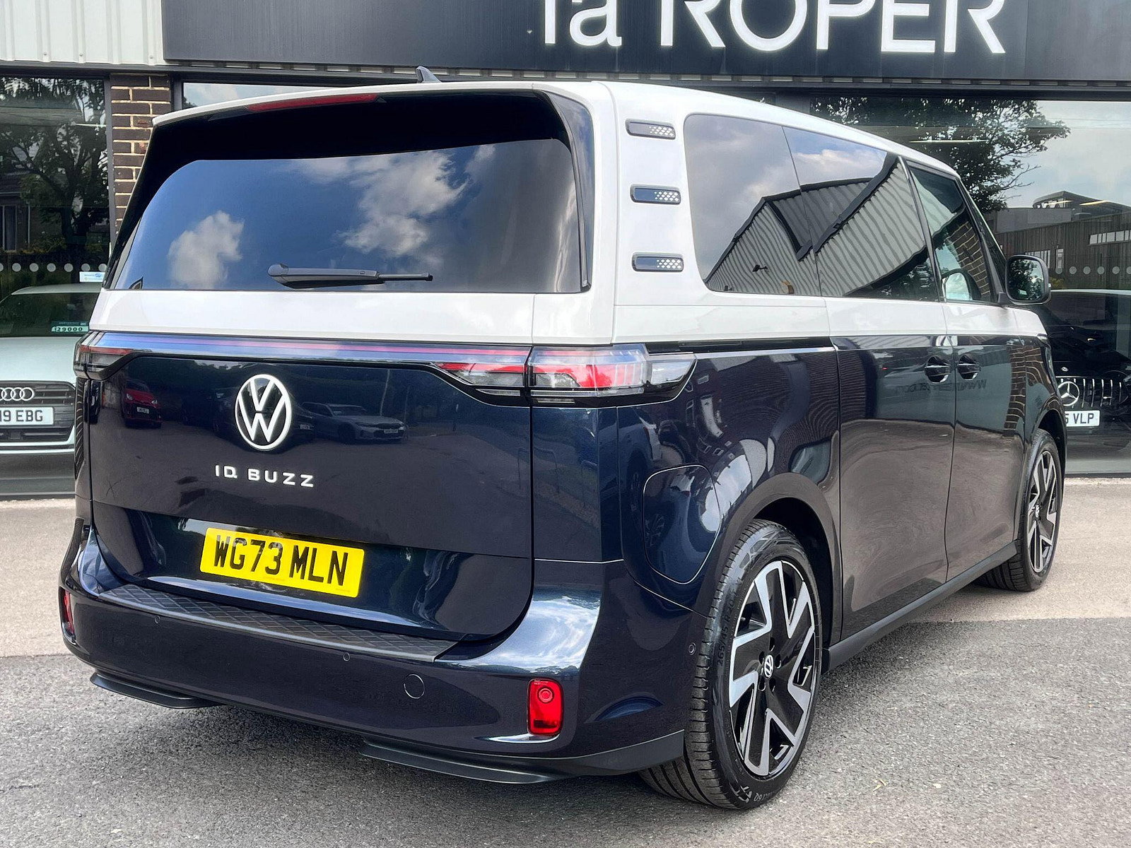 Volkswagen ID. Buzz Pro 77kWh Style Auto 5dr 5dr Automatic 2023
