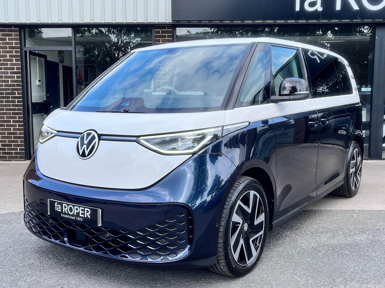 Volkswagen ID. Buzz Pro 77kWh Style Auto 5dr 5dr Automatic 2023