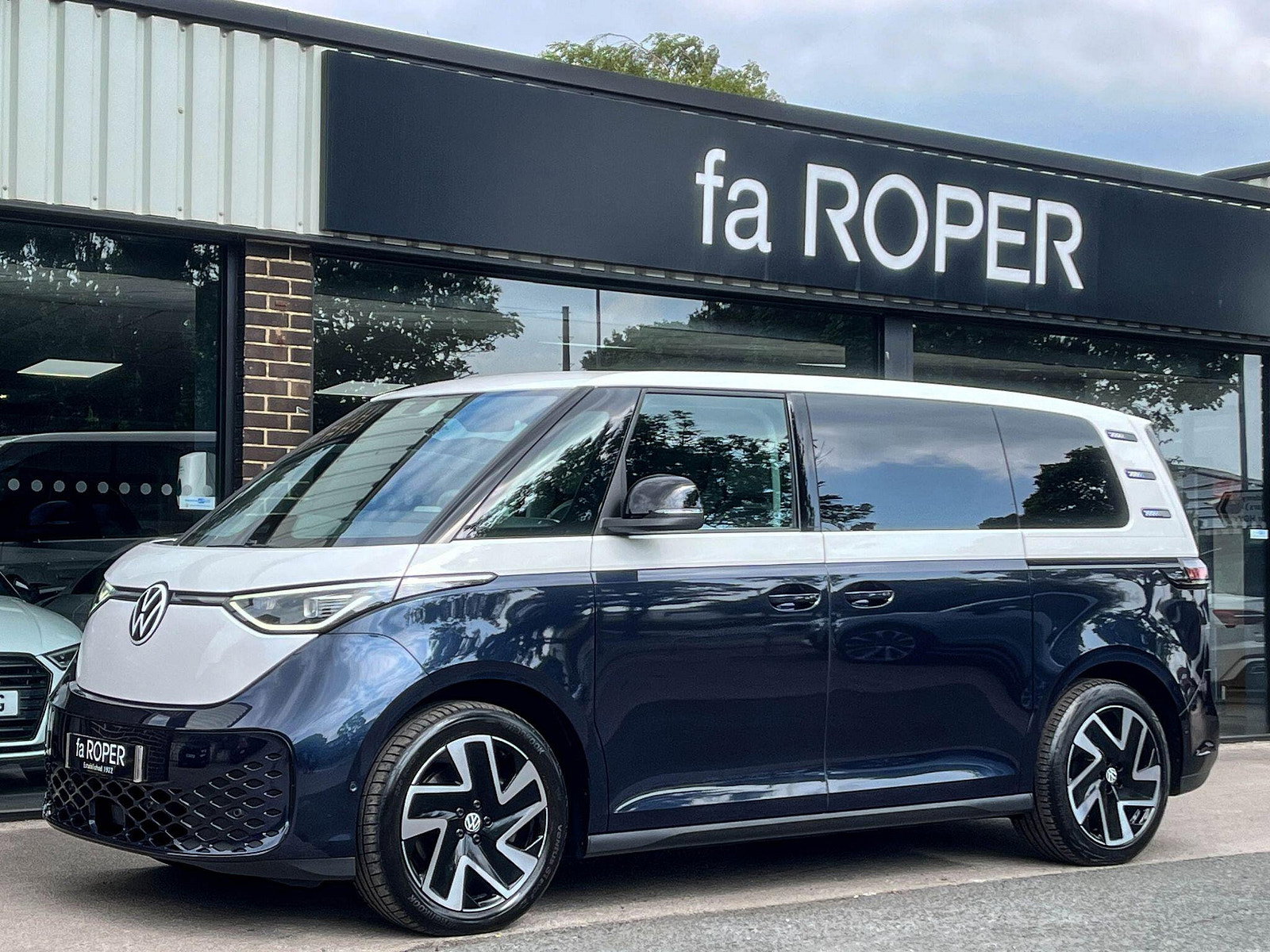 Volkswagen ID. Buzz Pro 77kWh Style Auto 5dr 5dr Automatic 2023