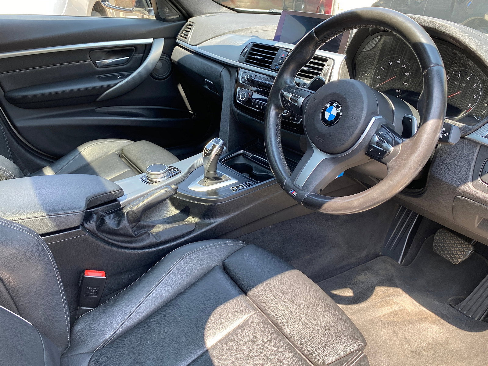 BMW 3 Series 2.0 320i M Sport Shadow Edition Touring 5dr Petrol Auto Euro 6 (s/s) (184 ps) 5dr Automatic 2019