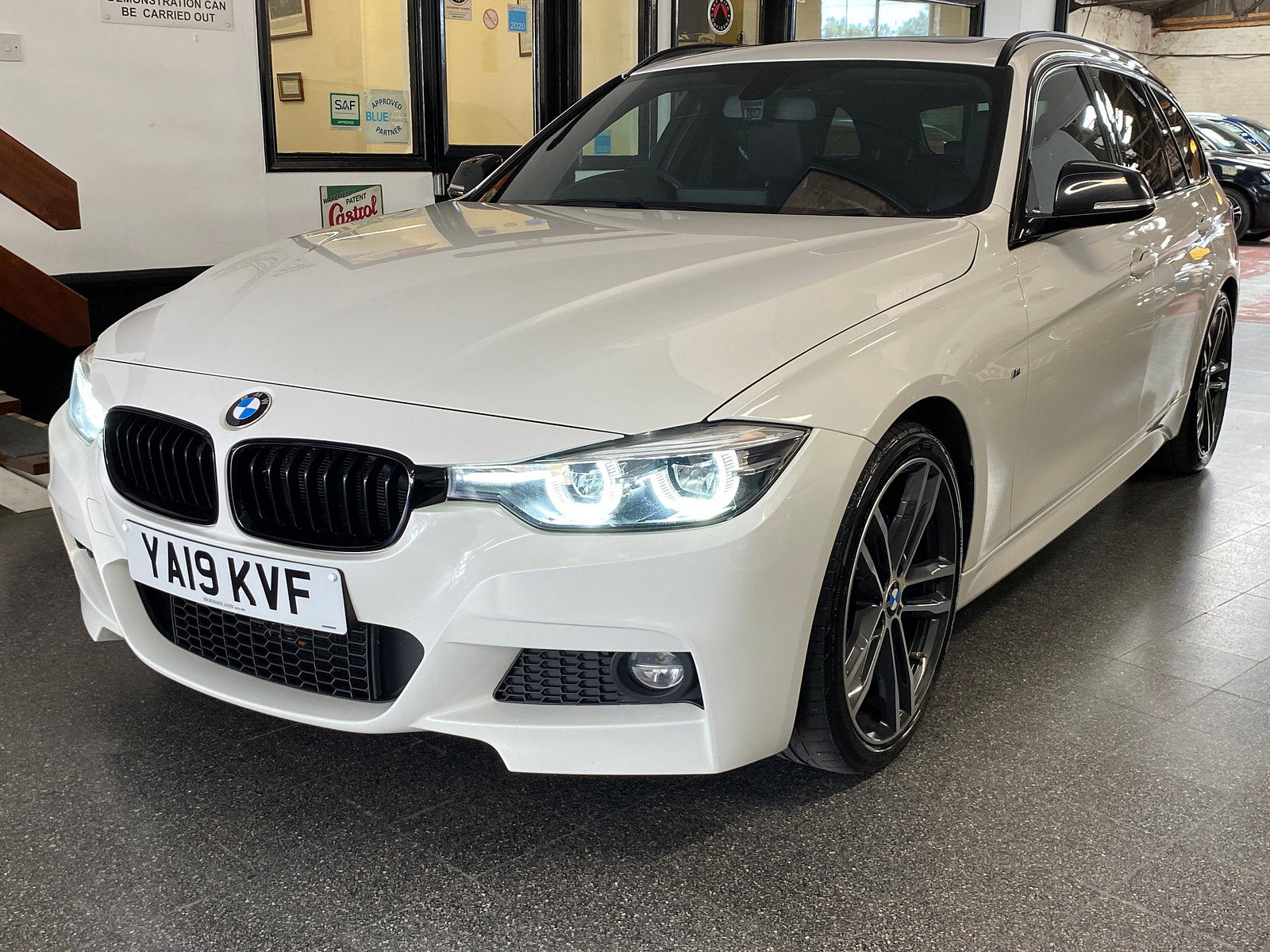 BMW 3 Series 2.0 320i M Sport Shadow Edition Touring 5dr Petrol Auto Euro 6 (s/s) (184 ps) 5dr Automatic 2019