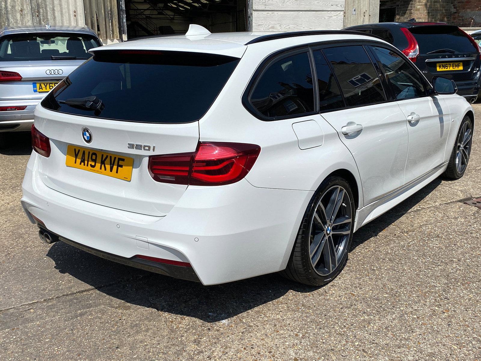 BMW 3 Series 2.0 320i M Sport Shadow Edition Touring 5dr Petrol Auto Euro 6 (s/s) (184 ps) 5dr Automatic 2019