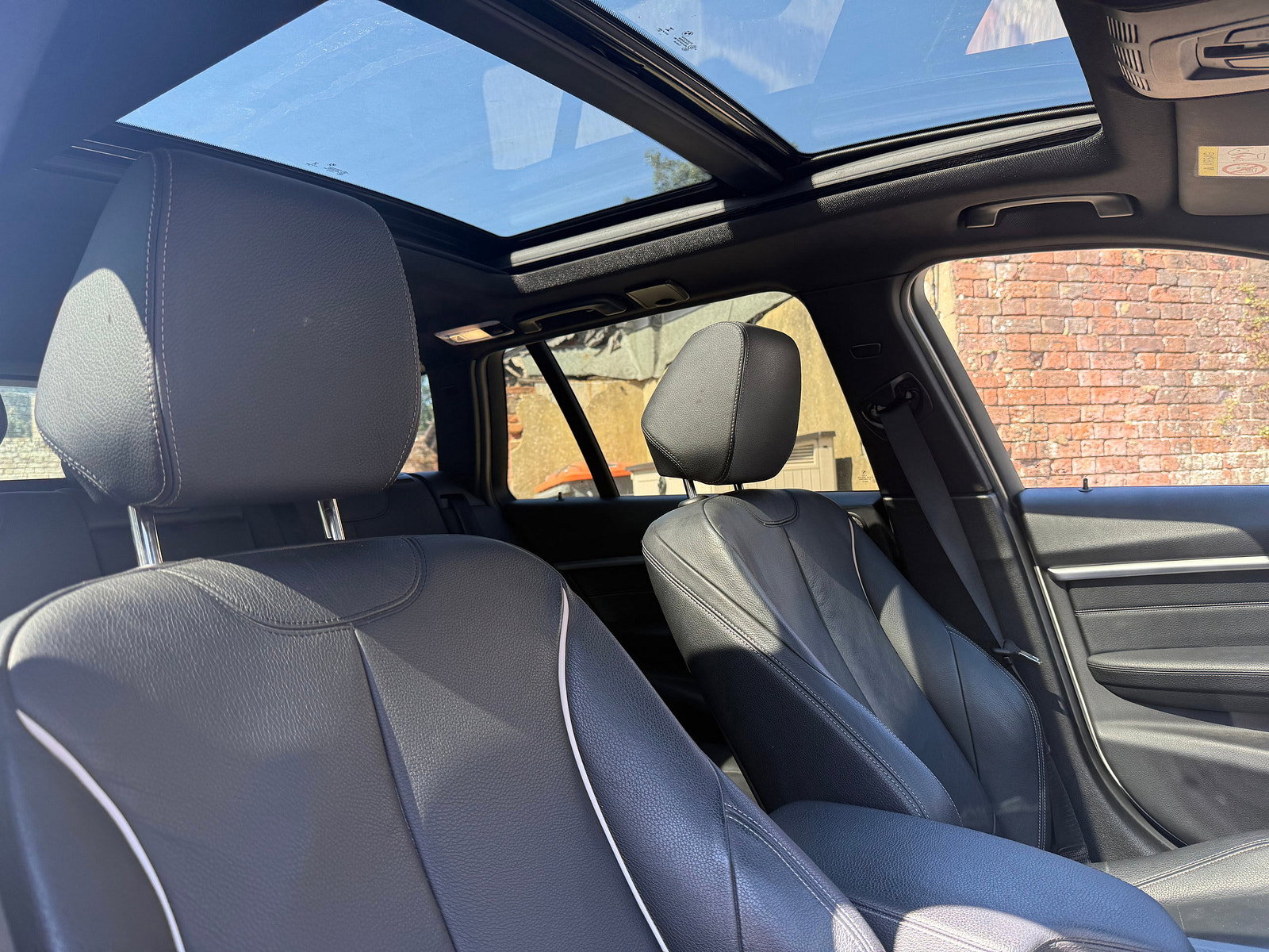 BMW 3 Series 2.0 320i M Sport Shadow Edition Touring 5dr Petrol Auto Euro 6 (s/s) (184 ps) 5dr Automatic 2019