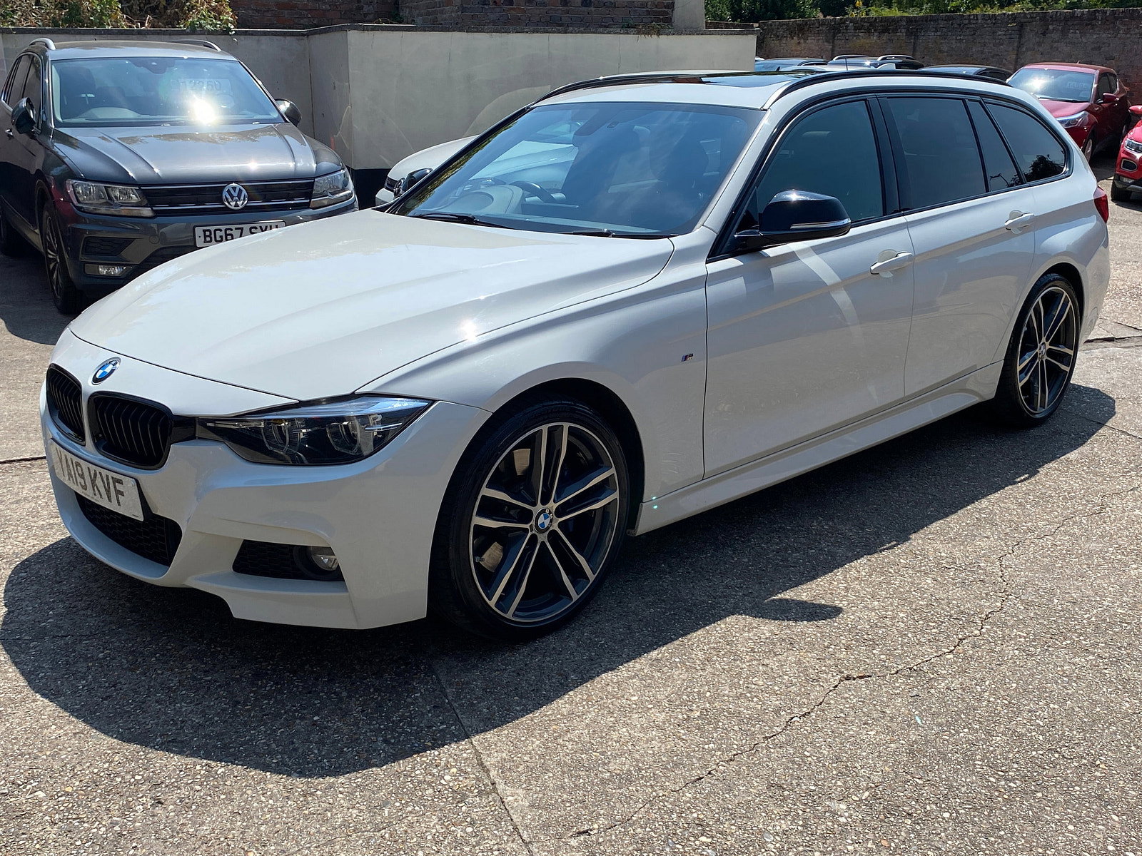 BMW 3 Series 2.0 320i M Sport Shadow Edition Touring 5dr Petrol Auto Euro 6 (s/s) (184 ps) 5dr Automatic 2019