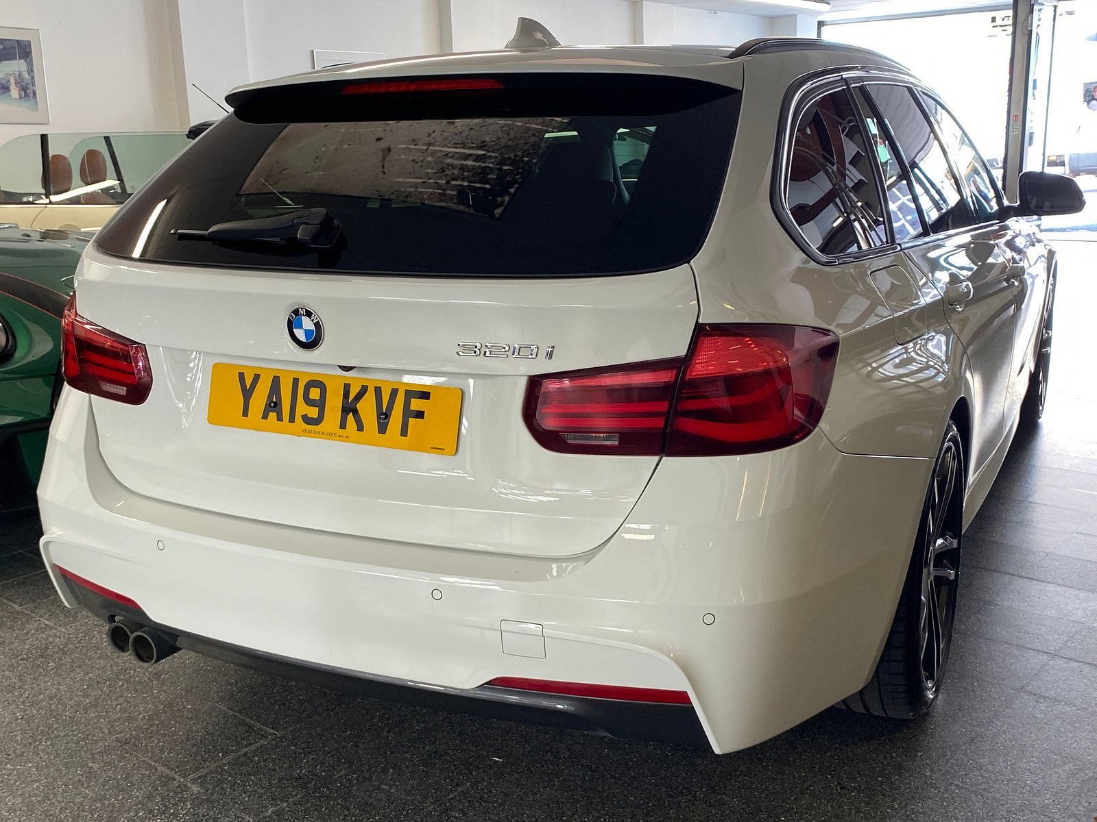 BMW 3 Series 2.0 320i M Sport Shadow Edition Touring 5dr Petrol Auto Euro 6 (s/s) (184 ps) 5dr Automatic 2019