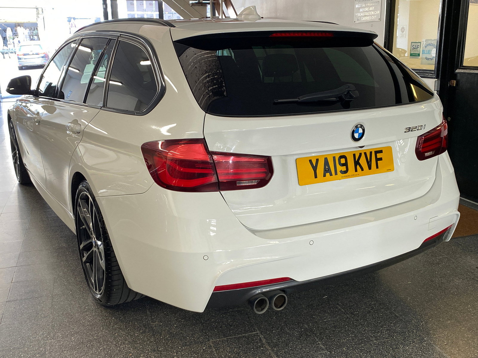 BMW 3 Series 2.0 320i M Sport Shadow Edition Touring 5dr Petrol Auto Euro 6 (s/s) (184 ps) 5dr Automatic 2019