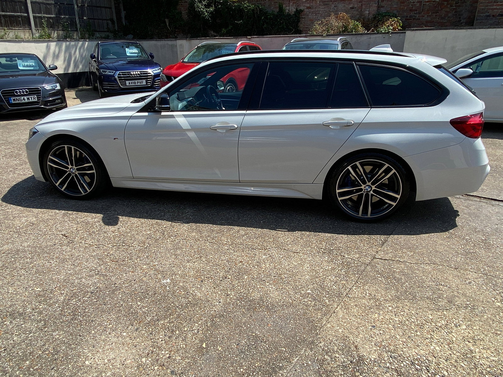 BMW 3 Series 2.0 320i M Sport Shadow Edition Touring 5dr Petrol Auto Euro 6 (s/s) (184 ps) 5dr Automatic 2019