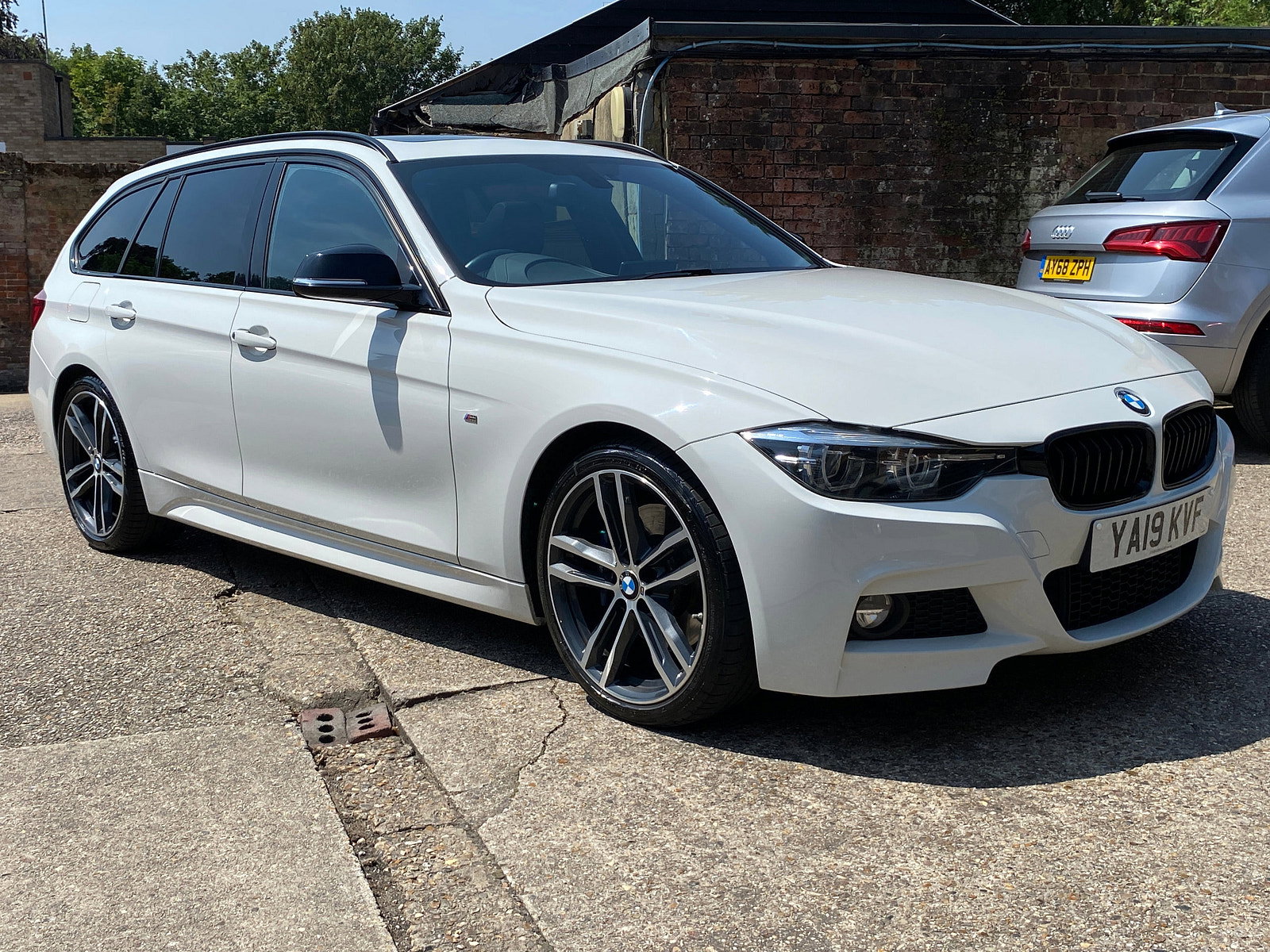 BMW 3 Series 2.0 320i M Sport Shadow Edition Touring 5dr Petrol Auto Euro 6 (s/s) (184 ps) 5dr Automatic 2019