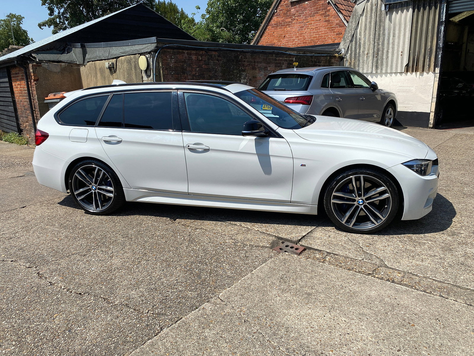 BMW 3 Series 2.0 320i M Sport Shadow Edition Touring 5dr Petrol Auto Euro 6 (s/s) (184 ps) 5dr Automatic 2019