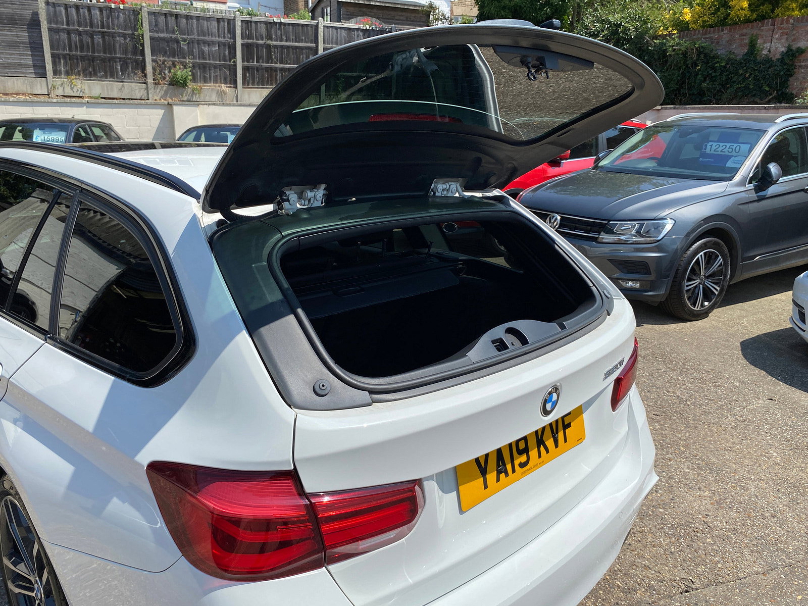 BMW 3 Series 2.0 320i M Sport Shadow Edition Touring 5dr Petrol Auto Euro 6 (s/s) (184 ps) 5dr Automatic 2019