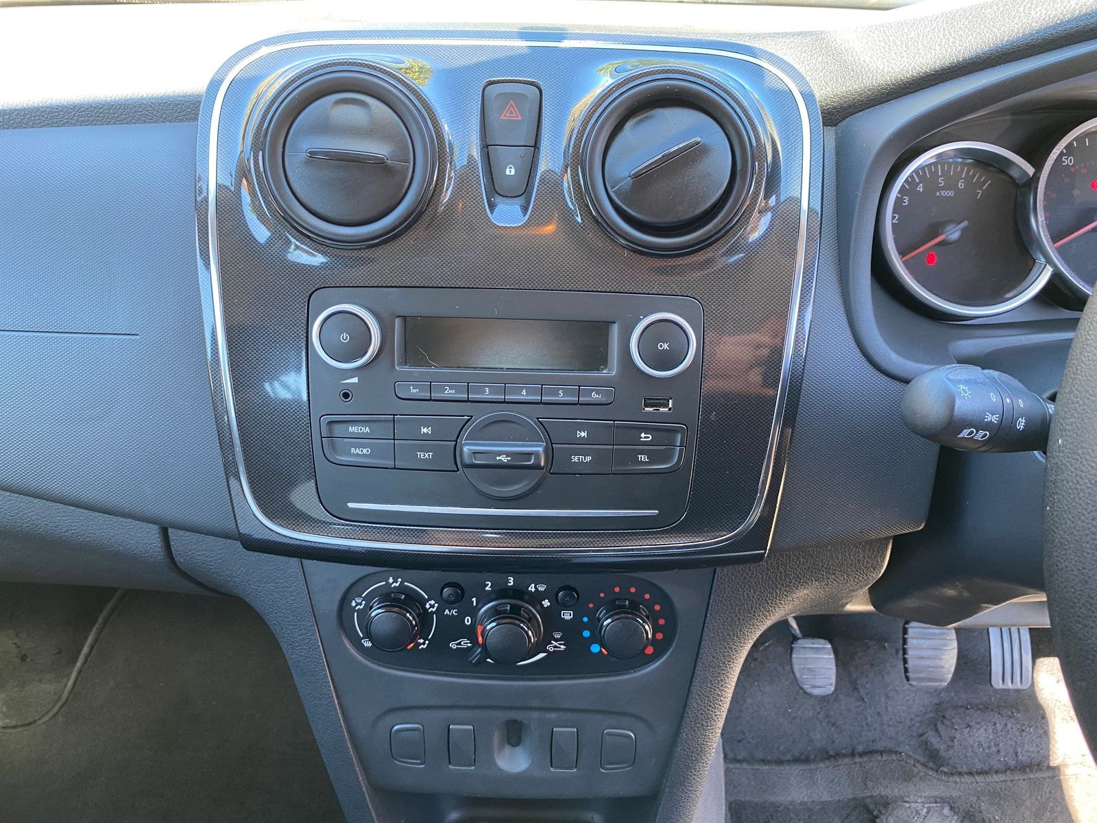 Dacia Sandero 0.9 TCe Essential Hatchback 5dr Petrol Manual Euro 6 (s/s) (90 ps) 5dr Manual 2019