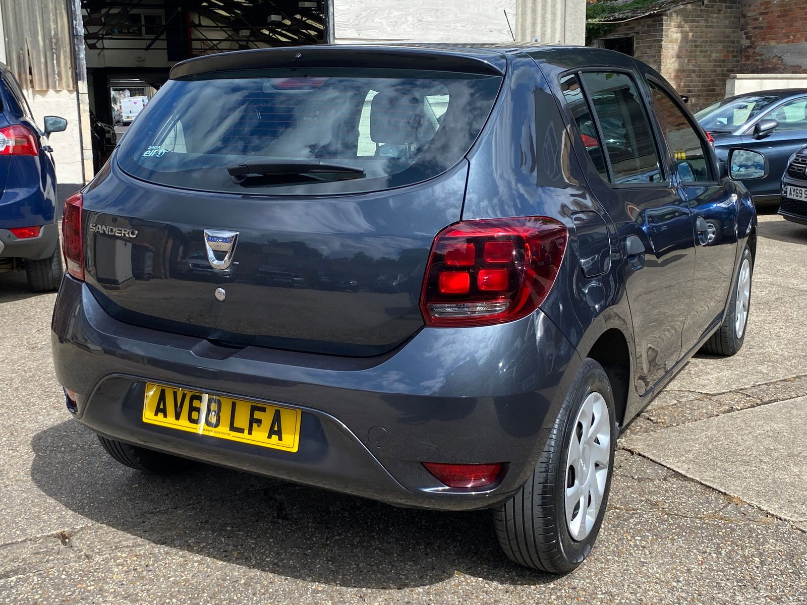 Dacia Sandero 1.0 SCe Essential Hatchback 5dr Petrol Manual Euro 6 (75 ps) 5dr Manual 2018