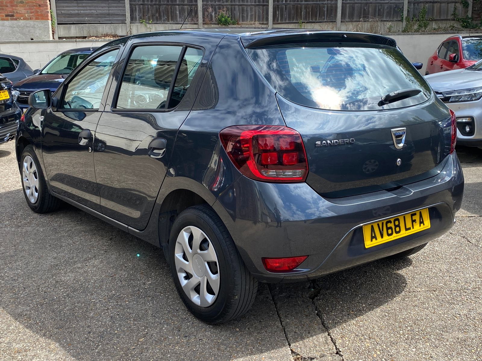 Dacia Sandero 1.0 SCe Essential Hatchback 5dr Petrol Manual Euro 6 (75 ps) 5dr Manual 2018