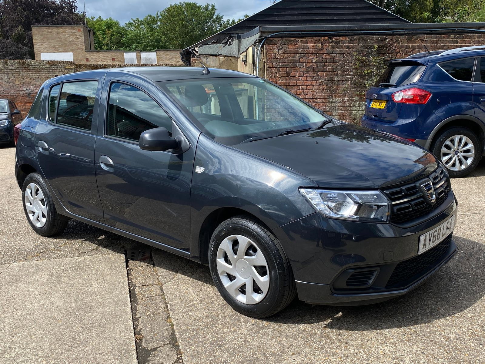 Dacia Sandero 1.0 SCe Essential Hatchback 5dr Petrol Manual Euro 6 (75 ps) 5dr Manual 2018