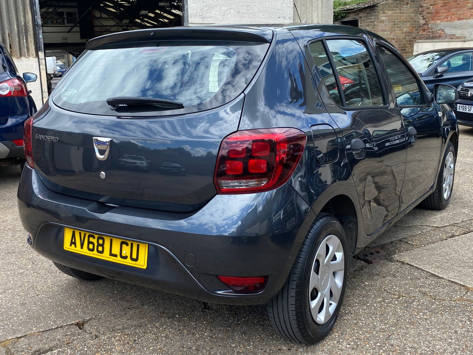 Dacia Sandero 1.0 SCe Essential Hatchback 5dr Petrol Manual Euro 6 (75 ps) 5dr Manual 2018