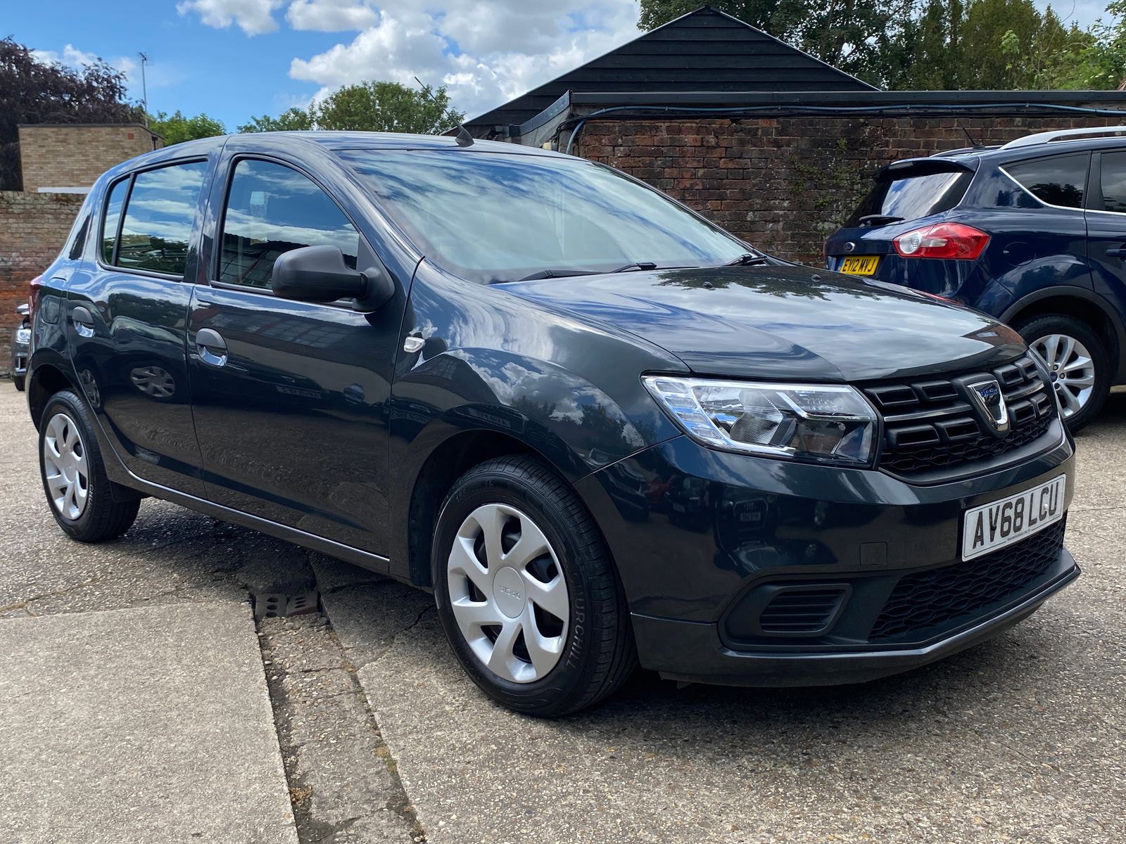 Dacia Sandero 1.0 SCe Essential Hatchback 5dr Petrol Manual Euro 6 (75 ps) 5dr Manual 2018