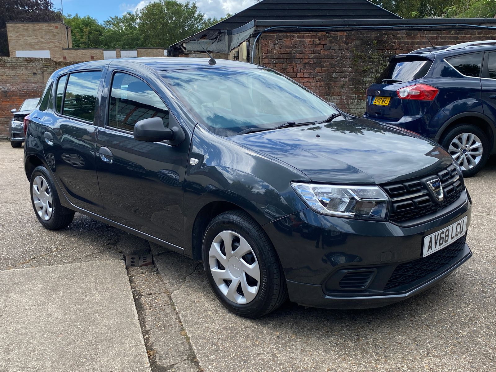 Dacia Sandero 1.0 SCe Essential Hatchback 5dr Petrol Manual Euro 6 (75 ps) 5dr Manual 2018