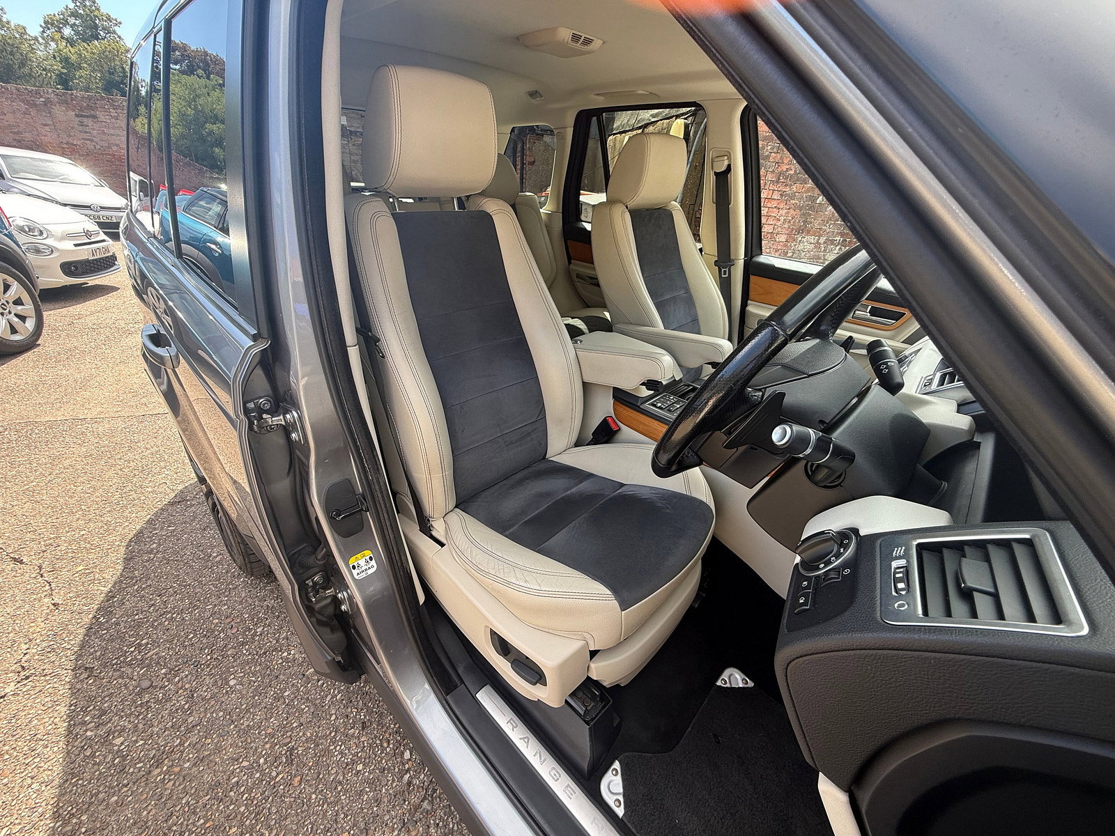 Land Rover Range Rover Sport 3.0 SD V6 HSE SUV 5dr Diesel Auto 4WD Euro 5 (255 bhp) 5dr Automatic 2012