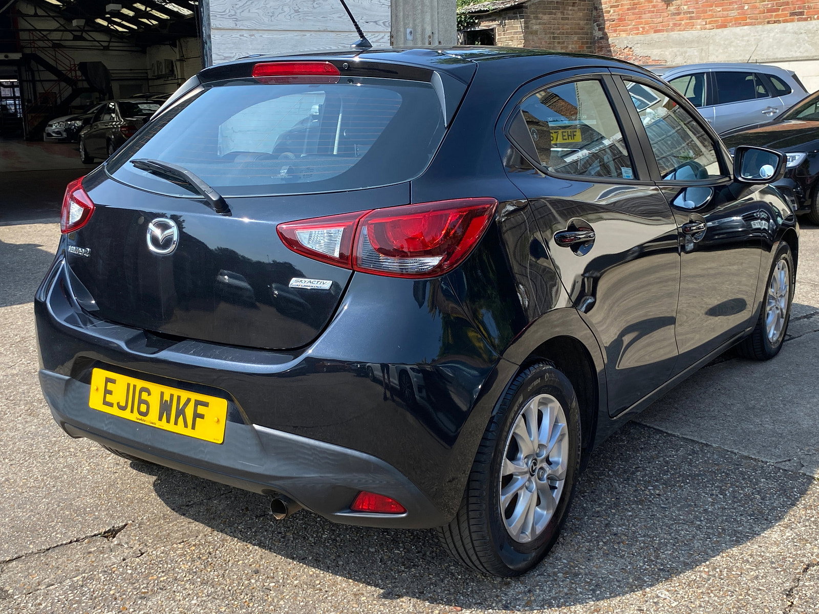Mazda Mazda2 1.5 SKYACTIV-G SE-L Hatchback 5dr Petrol Auto Euro 6 (s/s) (90 ps) 5dr Automatic 2016