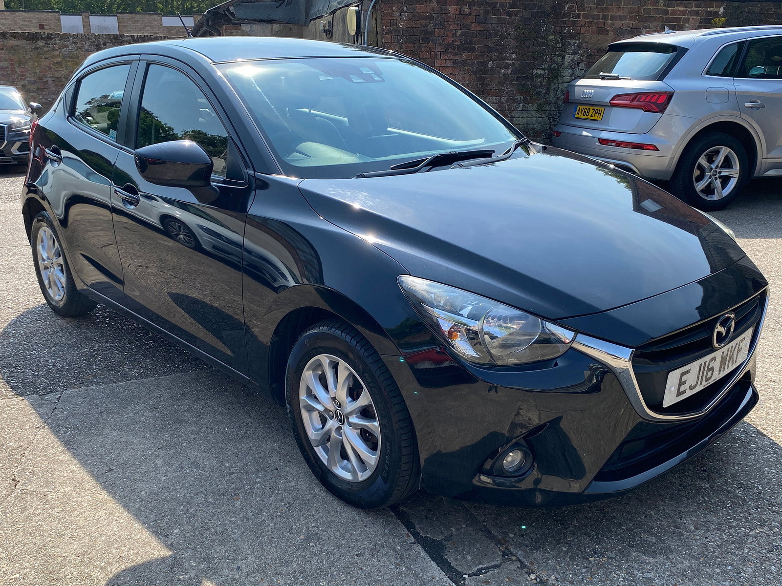 Mazda Mazda2 1.5 SKYACTIV-G SE-L Hatchback 5dr Petrol Auto Euro 6 (s/s) (90 ps) 5dr Automatic 2016