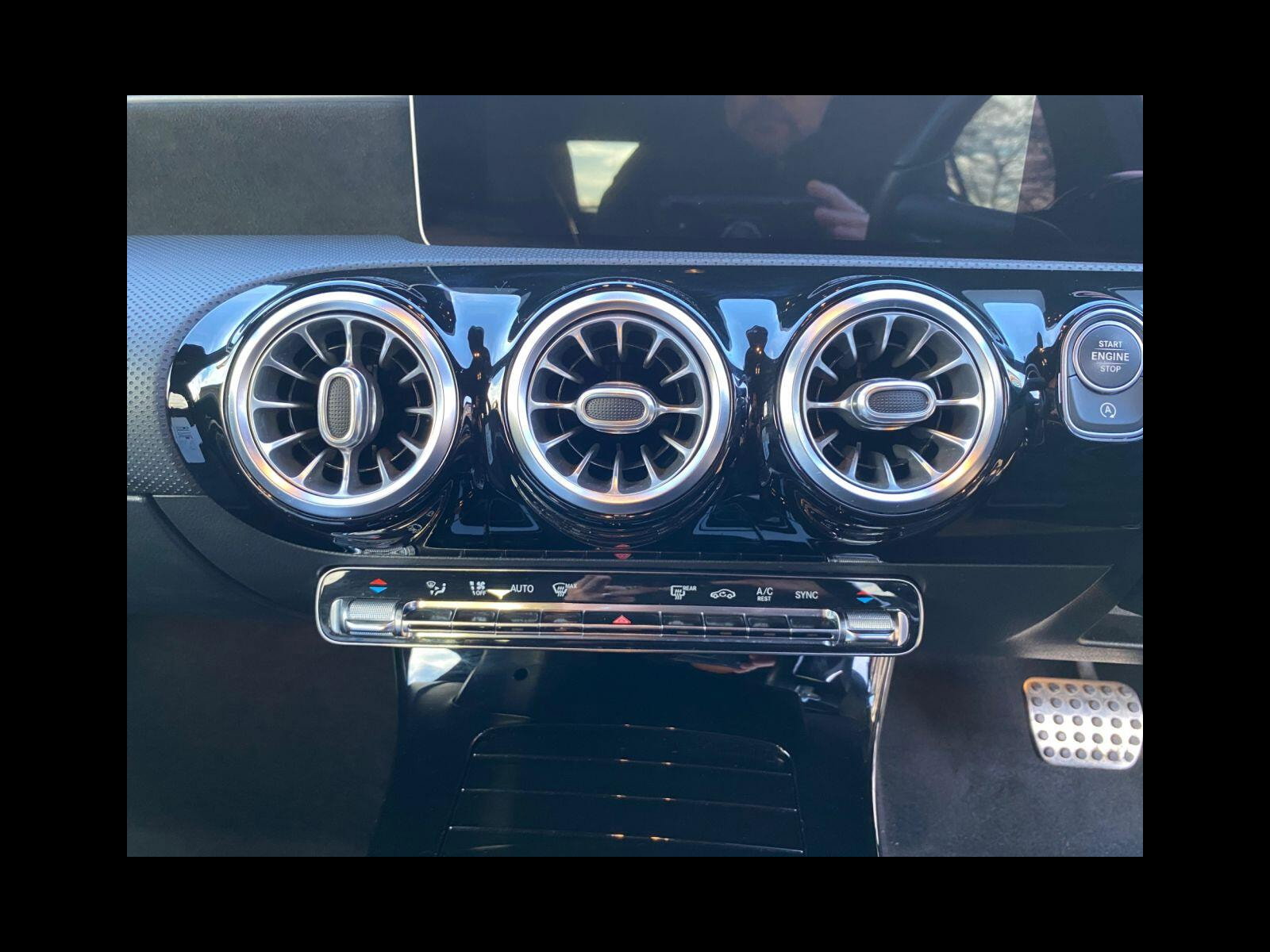 Mercedes-Benz A-CLASS 2.0 A220 AMG Line (Premium) Hatchback 5dr Petrol 7G-DCT Euro 6 (s/s) (190 ps) Reverse Camera, Nav, Bluetooth, PDC 5dr Automatic 2019