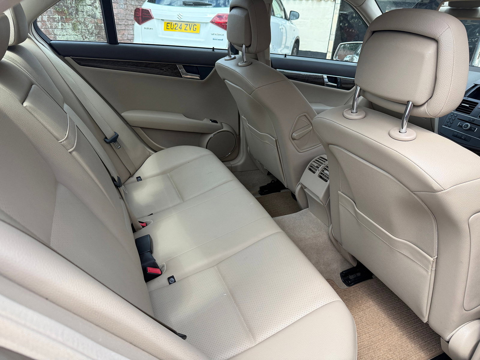 Mercedes-Benz C Class 1.8 C180 BlueEfficiency Elegance Saloon 4dr Petrol Auto Euro 5 (156 ps) 4dr Automatic 2010