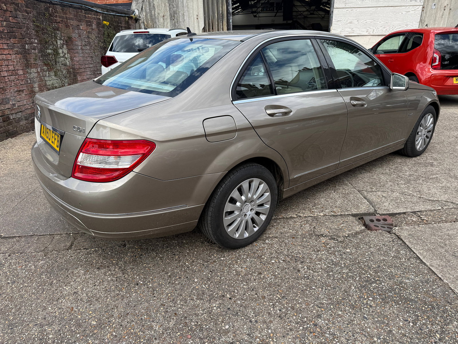 Mercedes-Benz C Class 1.8 C180 BlueEfficiency Elegance Saloon 4dr Petrol Auto Euro 5 (156 ps) 4dr Automatic 2010