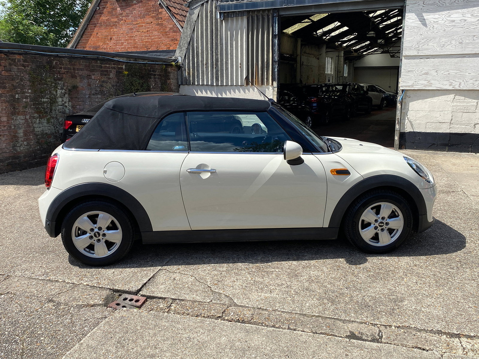 MINI Convertible 1.5 Cooper Convertible 2dr Petrol Auto Euro 6 (s/s) (136 ps) 2dr Automatic 2017