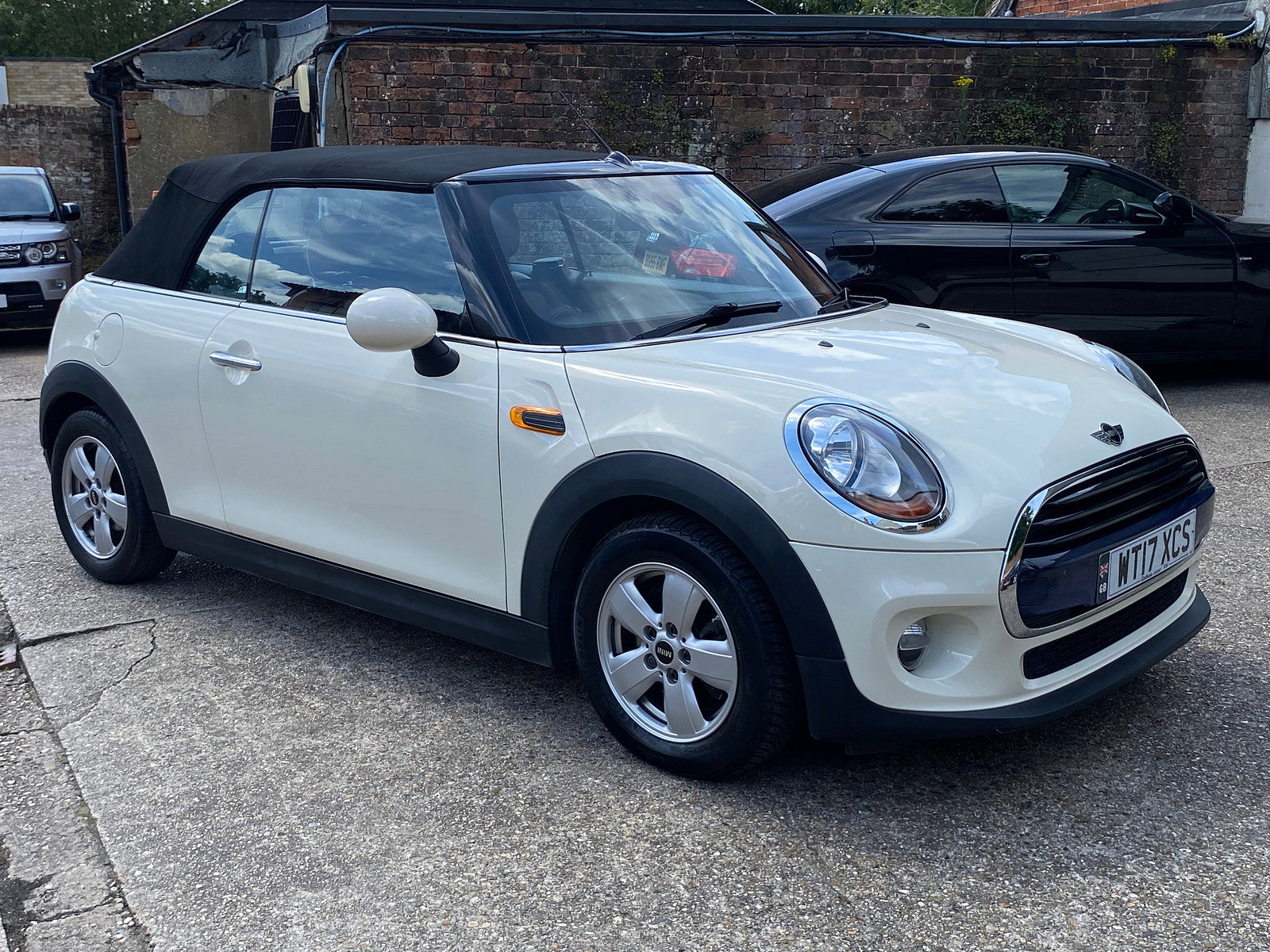 MINI Convertible 1.5 Cooper Convertible 2dr Petrol Auto Euro 6 (s/s) (136 ps) 2dr Automatic 2017
