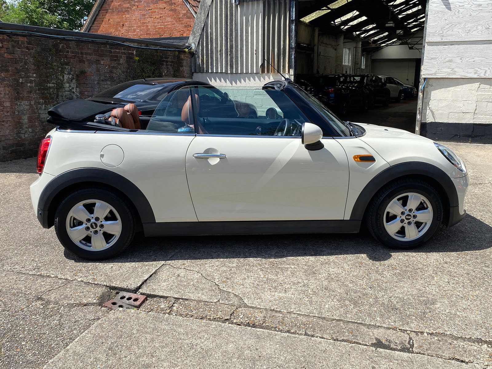MINI Convertible 1.5 Cooper Convertible 2dr Petrol Auto Euro 6 (s/s) (136 ps) 2dr Automatic 2017