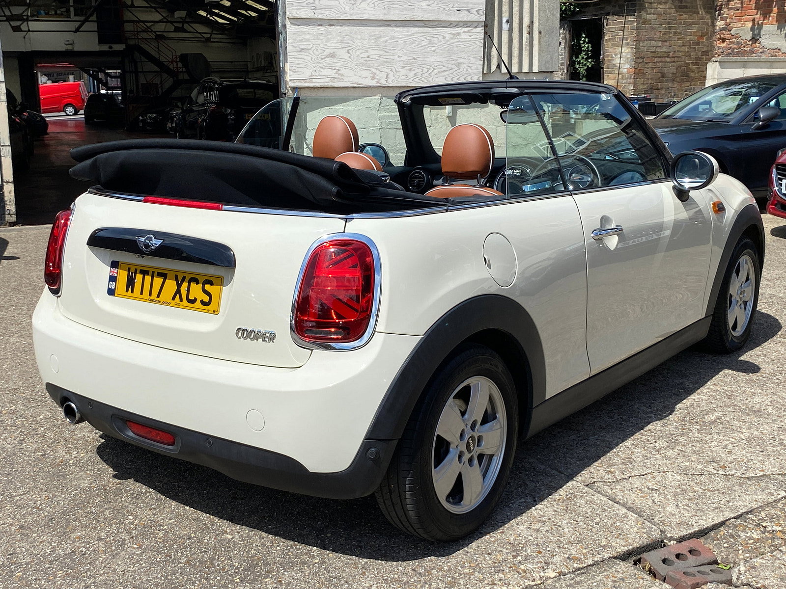 MINI Convertible 1.5 Cooper Convertible 2dr Petrol Auto Euro 6 (s/s) (136 ps) 2dr Automatic 2017