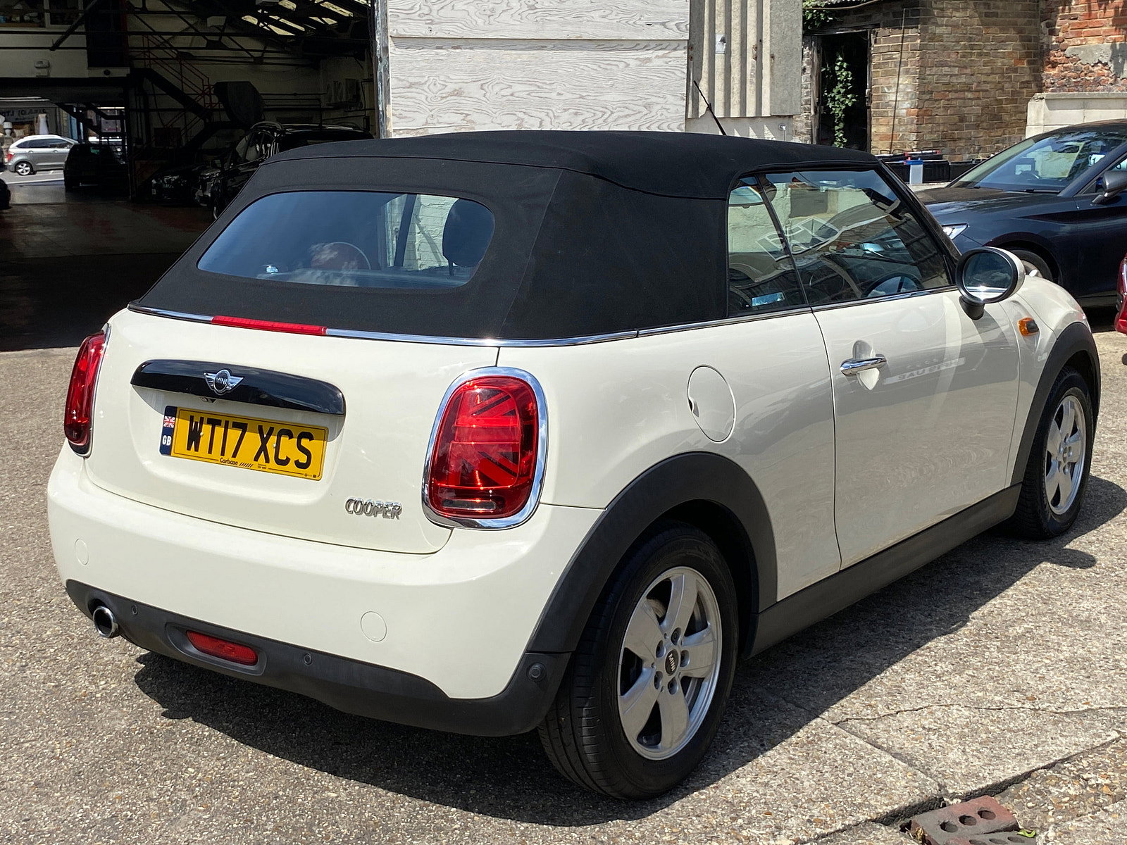 MINI Convertible 1.5 Cooper Convertible 2dr Petrol Auto Euro 6 (s/s) (136 ps) 2dr Automatic 2017
