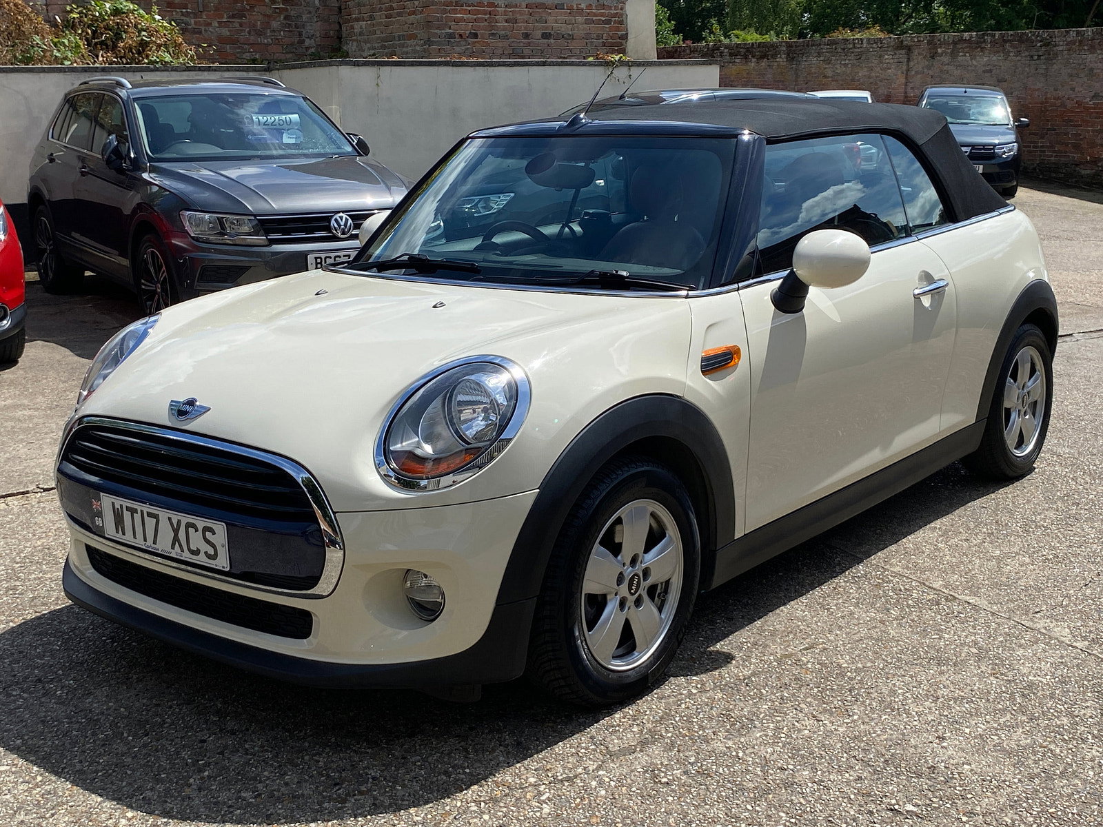 MINI Convertible 1.5 Cooper Convertible 2dr Petrol Auto Euro 6 (s/s) (136 ps) 2dr Automatic 2017