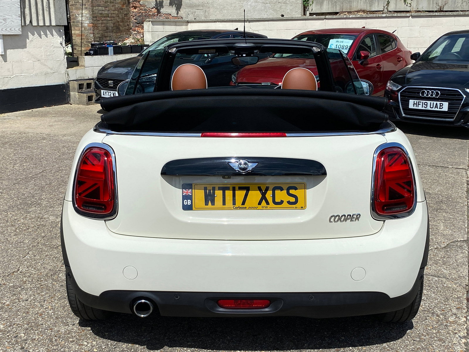 MINI Convertible 1.5 Cooper Convertible 2dr Petrol Auto Euro 6 (s/s) (136 ps) 2dr Automatic 2017