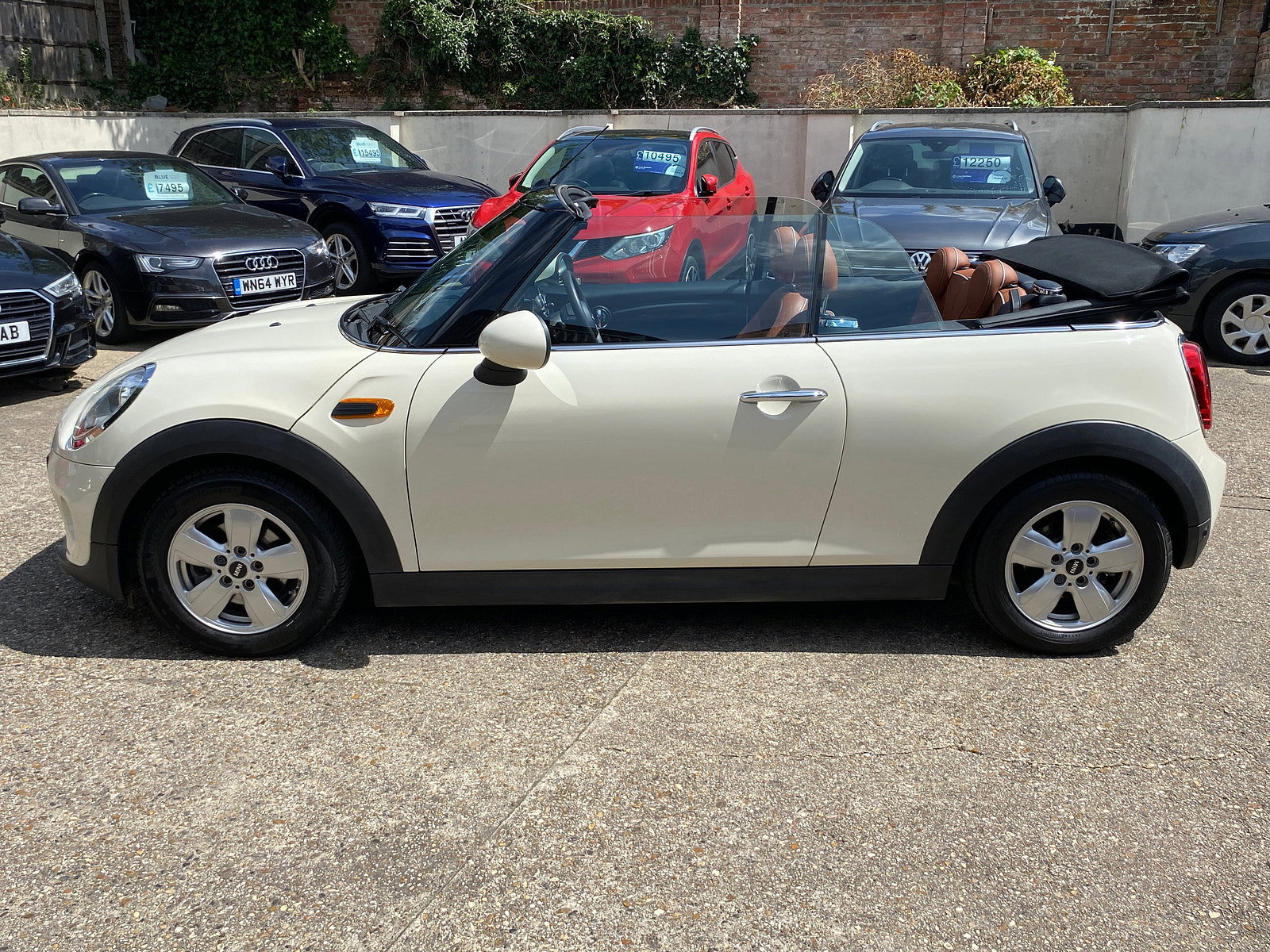 MINI Convertible 1.5 Cooper Convertible 2dr Petrol Auto Euro 6 (s/s) (136 ps) 2dr Automatic 2017