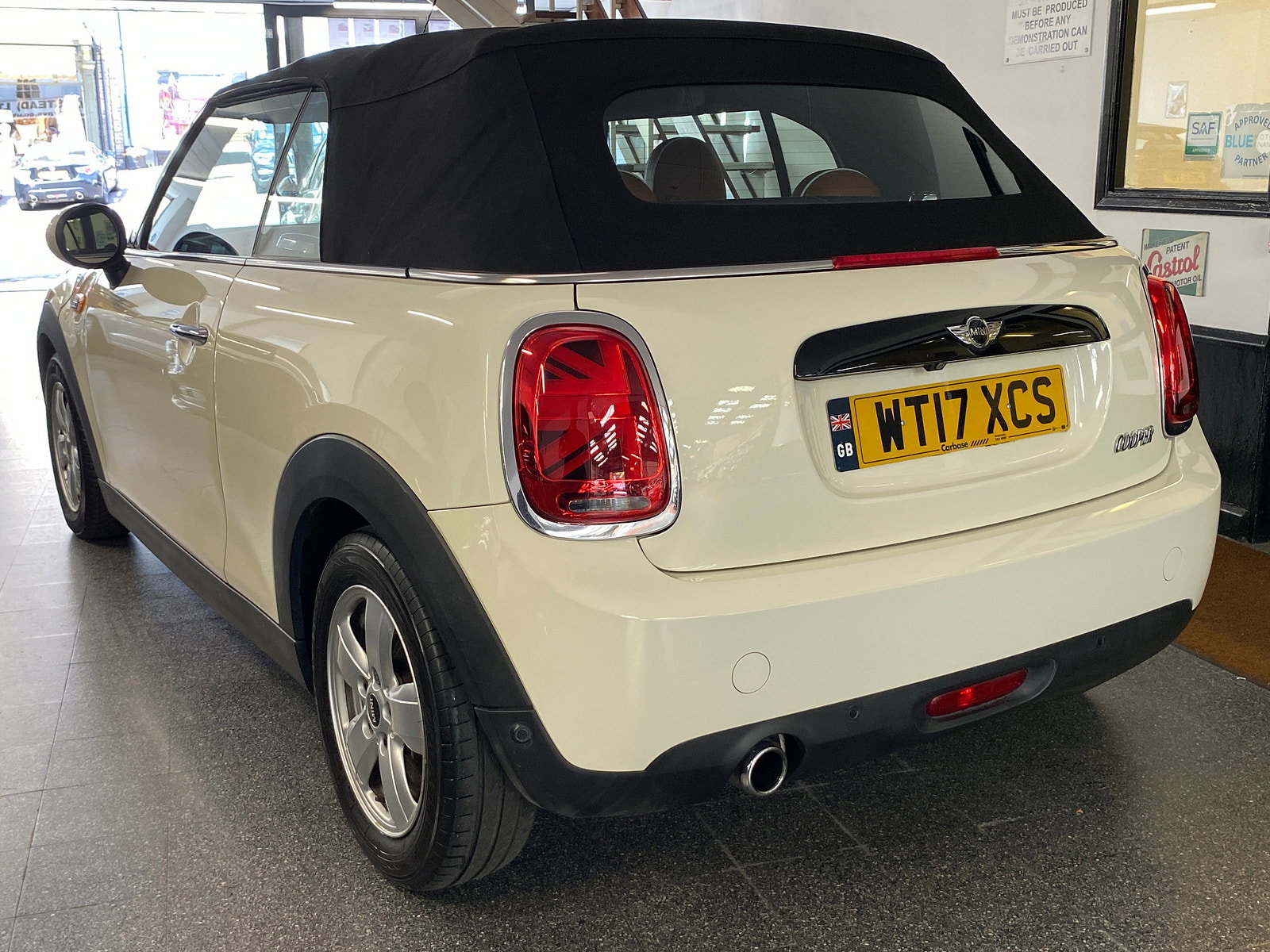 MINI Convertible 1.5 Cooper Convertible 2dr Petrol Auto Euro 6 (s/s) (136 ps) 2dr Automatic 2017