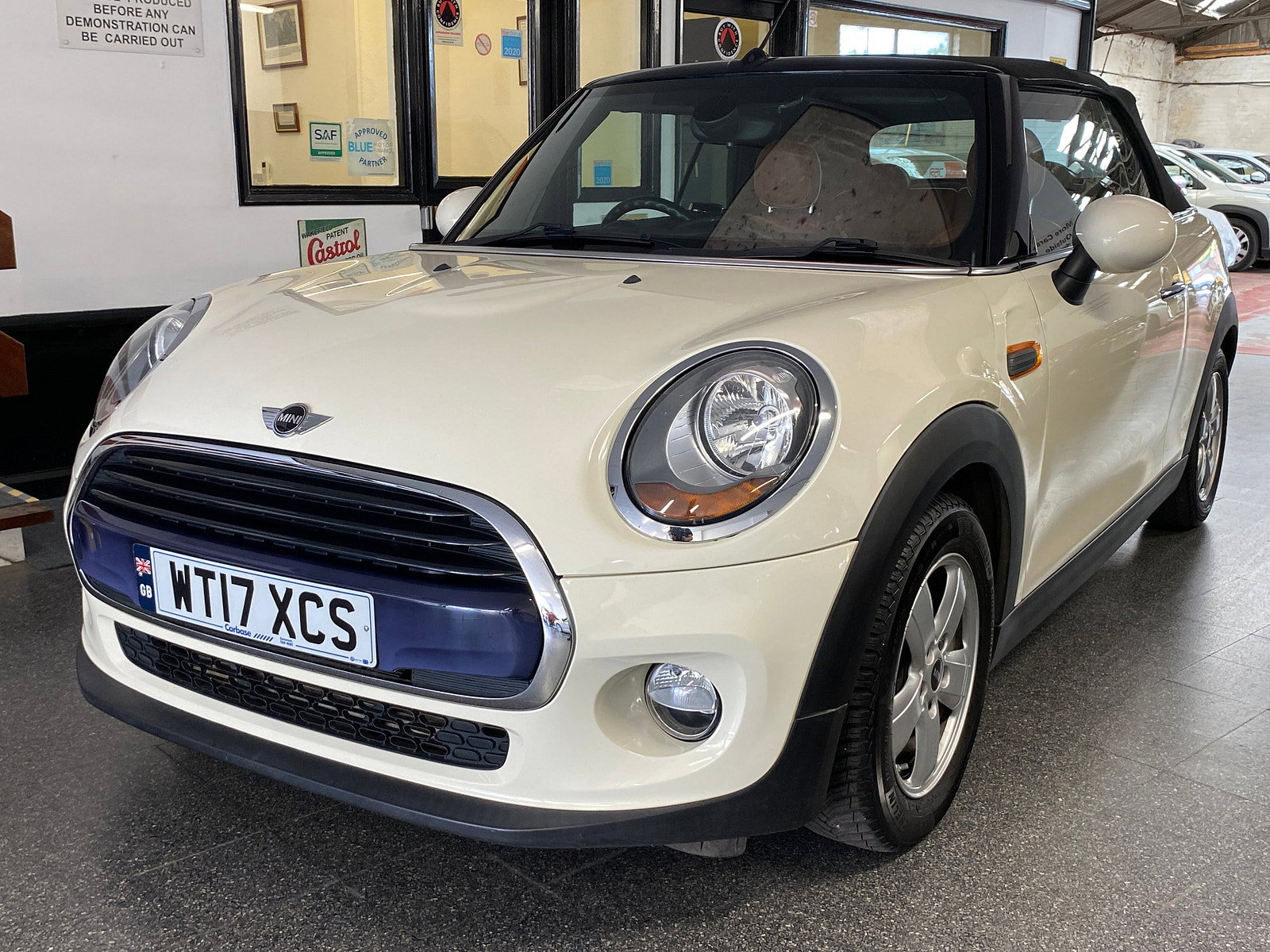 MINI Convertible 1.5 Cooper Convertible 2dr Petrol Auto Euro 6 (s/s) (136 ps) 2dr Automatic 2017