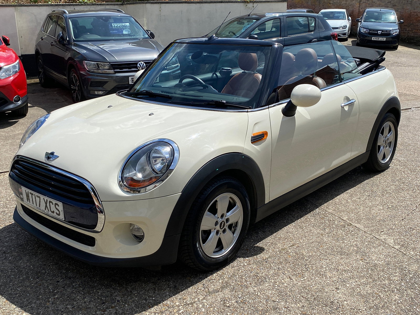 MINI Convertible 1.5 Cooper Convertible 2dr Petrol Auto Euro 6 (s/s) (136 ps) 2dr Automatic 2017