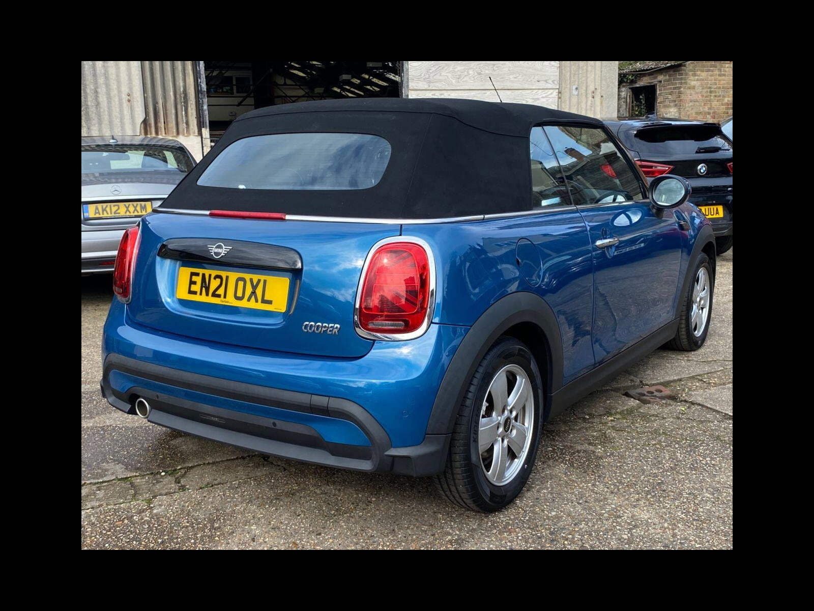 MINI Convertible 1.5 Cooper Classic Convertible 2dr Petrol Steptronic Euro 6 (s/s) (136 ps) 1 owner with full service history 2dr Automatic 2021