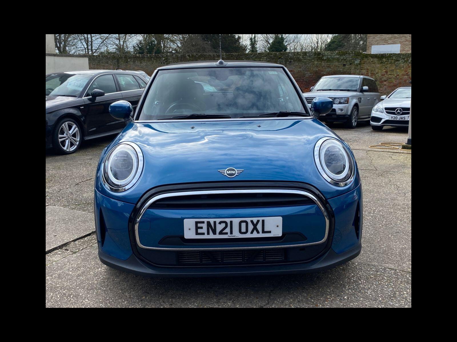 MINI Convertible 1.5 Cooper Classic Convertible 2dr Petrol Steptronic Euro 6 (s/s) (136 ps) 1 owner with full service history 2dr Automatic 2021