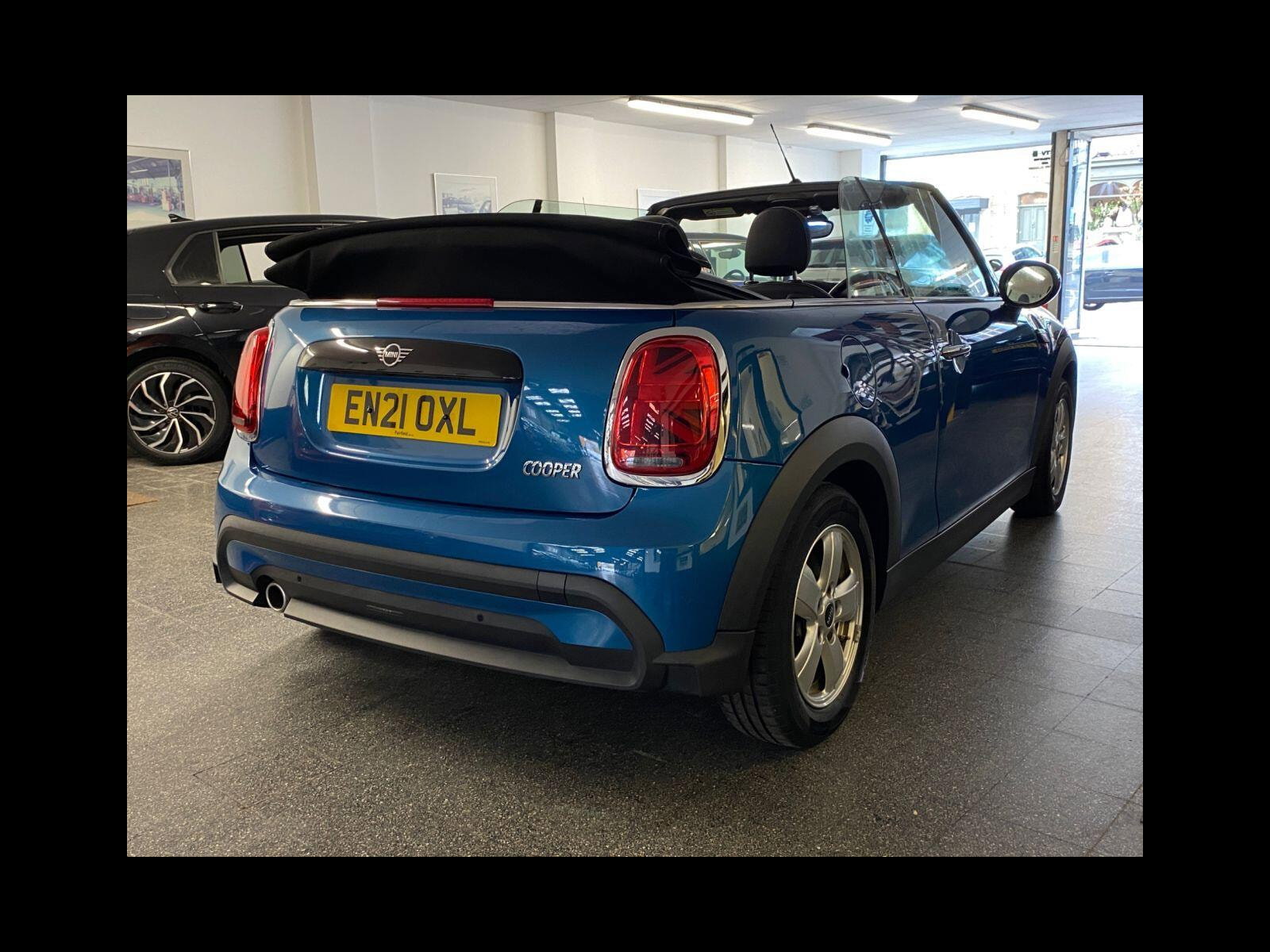 MINI Convertible 1.5 Cooper Classic Convertible 2dr Petrol Steptronic Euro 6 (s/s) (136 ps) 1 owner with full service history 2dr Automatic 2021