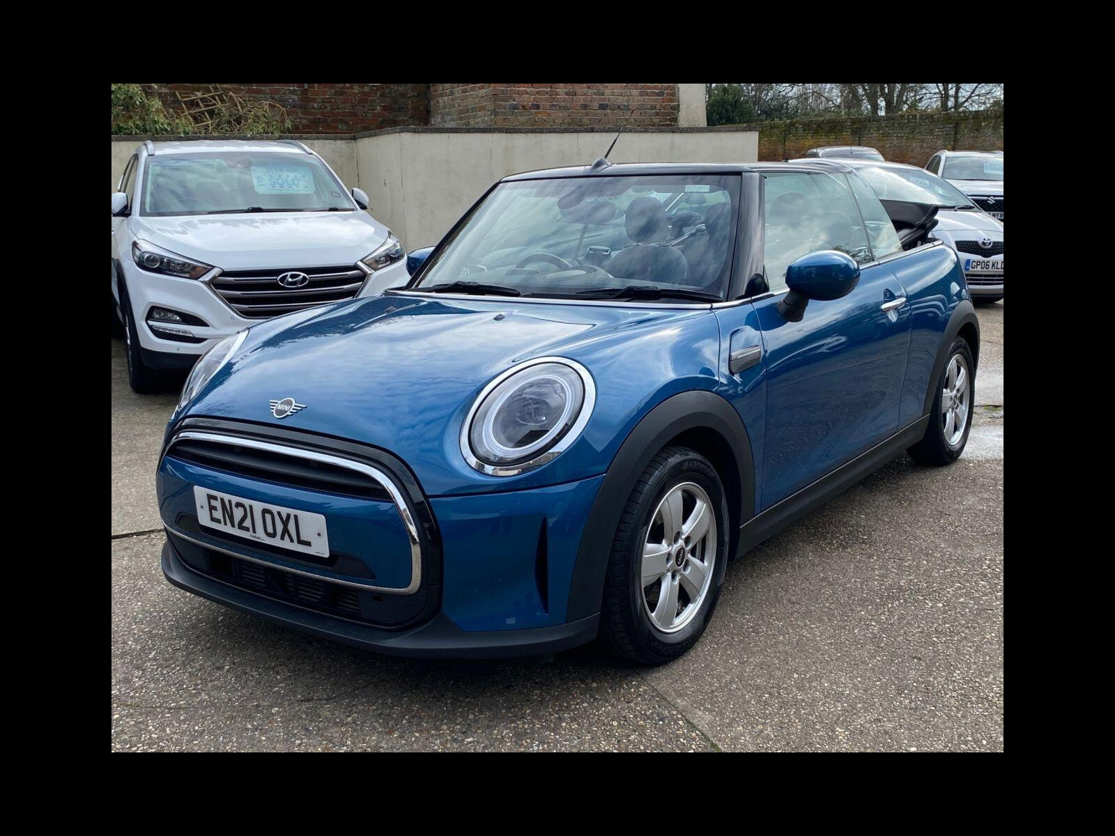 MINI Convertible 1.5 Cooper Classic Convertible 2dr Petrol Steptronic Euro 6 (s/s) (136 ps) 1 owner with full service history 2dr Automatic 2021