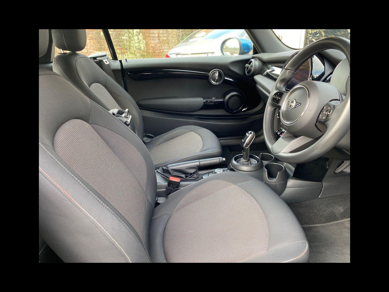 MINI Convertible 1.5 Cooper Classic Convertible 2dr Petrol Steptronic Euro 6 (s/s) (136 ps) 1 owner with full service history 2dr Automatic 2021