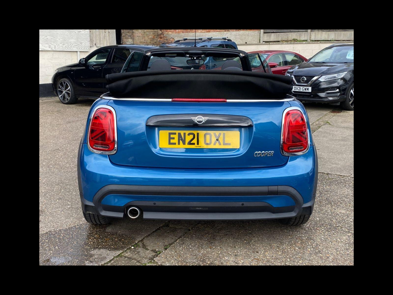 MINI Convertible 1.5 Cooper Classic Convertible 2dr Petrol Steptronic Euro 6 (s/s) (136 ps) 1 owner with full service history 2dr Automatic 2021